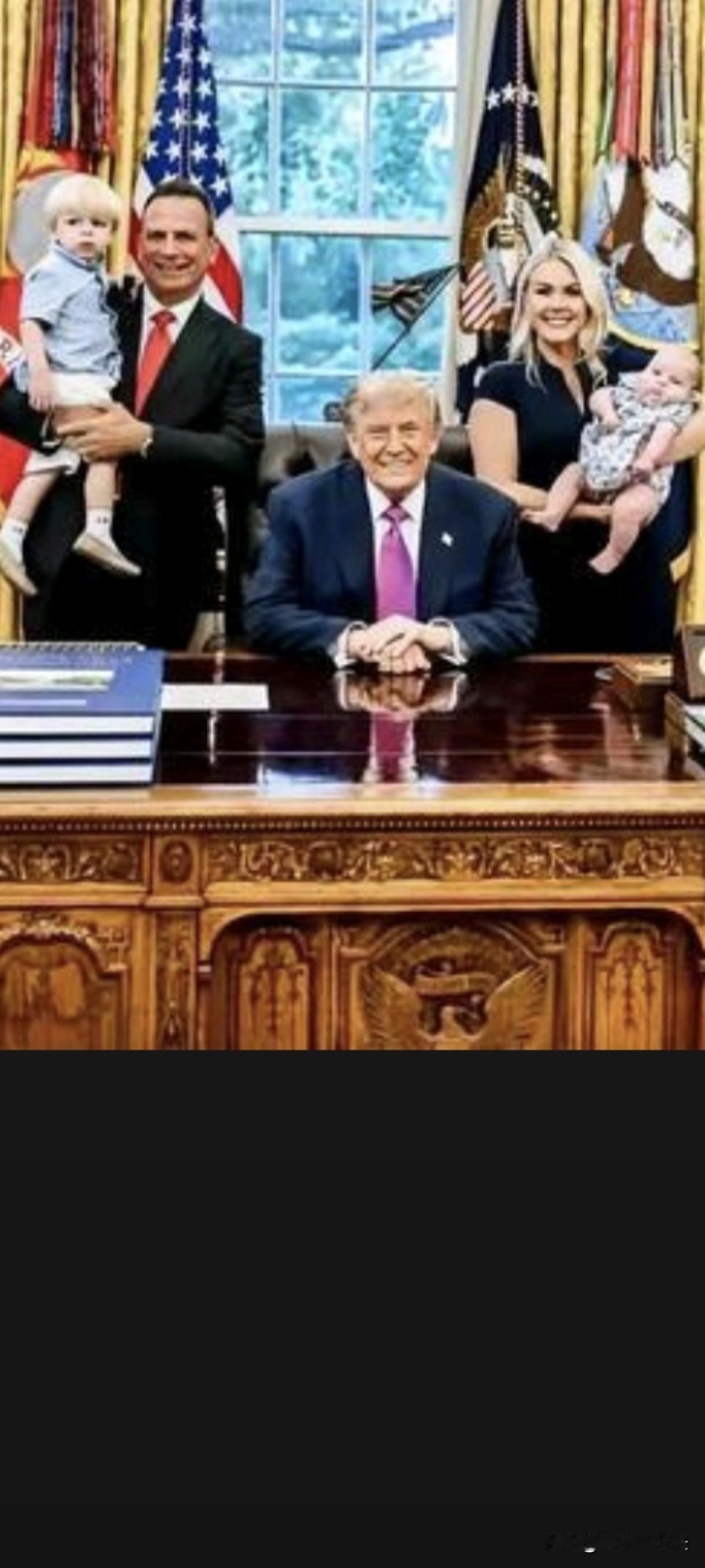 《白宫新闻秘书就是新闻》白宫新闻秘书卡罗琳·莱特于2026年8