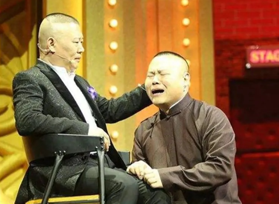 岳云鹏参加商演赚到200万，他主动上交了120万给师父，没想到，郭德纲皱着眉头说