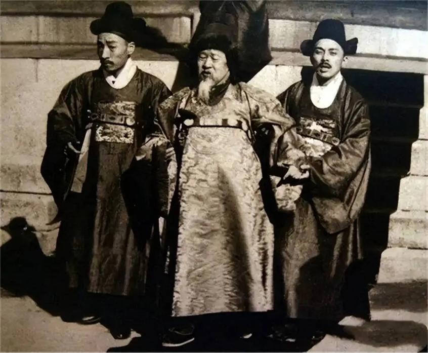 整个东亚出现了一种现象：去中国化最狠的国家，如今都开始后悔了。多年前，韩国的首都