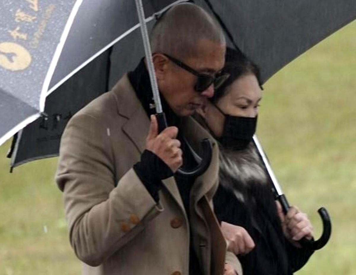 难怪S妈不敢回应，原来是趁着具俊晔还沉浸在悲伤里，就拿出了许家妹妹拟好的弃权书