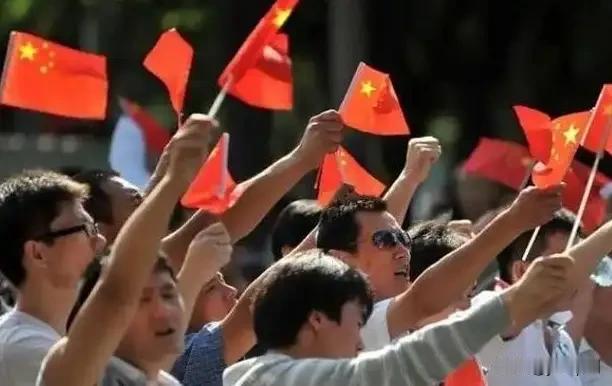 570万美国华人里头，有个人跳出来了，说中国人别自以为是了，连韩国人都开始反华了
