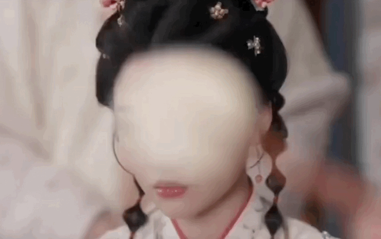 良陈美锦这届网友拿显微镜看剧，好像是发现《良陈美锦》后期给任敏加瘦脸特效，在播