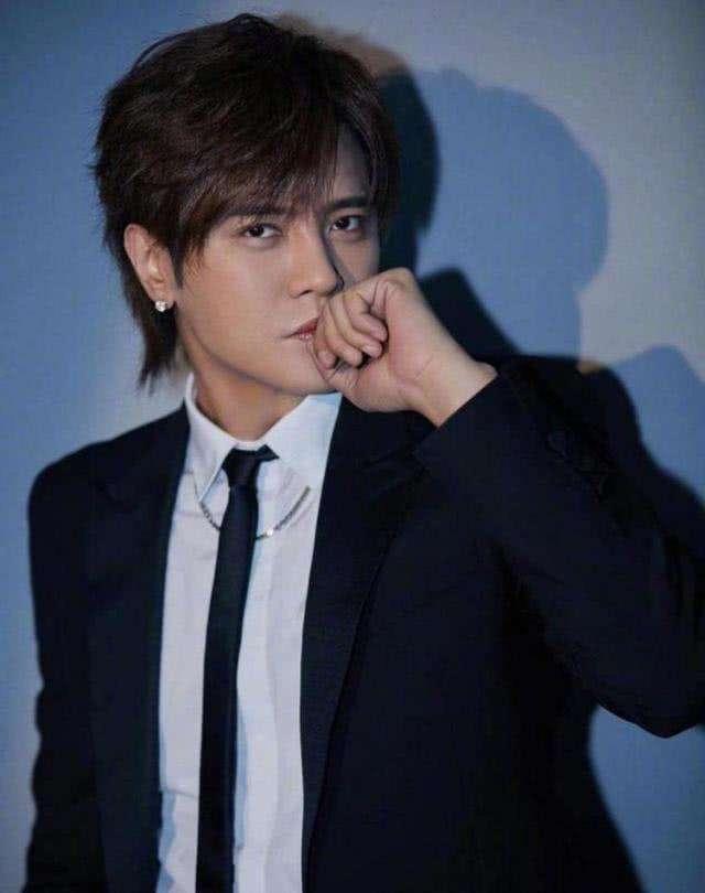 从顶流跌落至争议不断，罗志祥携新书复出并致歉“时间管理大师”标签，既反省过往又暗