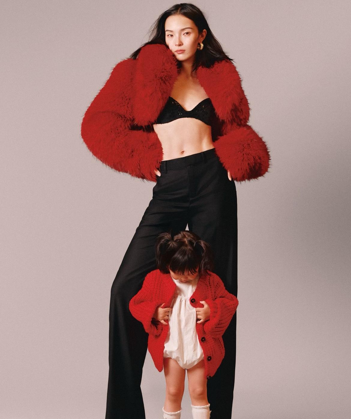 直观感受雎晓雯与女儿的腿！母女倆令人惊叹的超强的时尚表现力。#雎晓雯走秀##