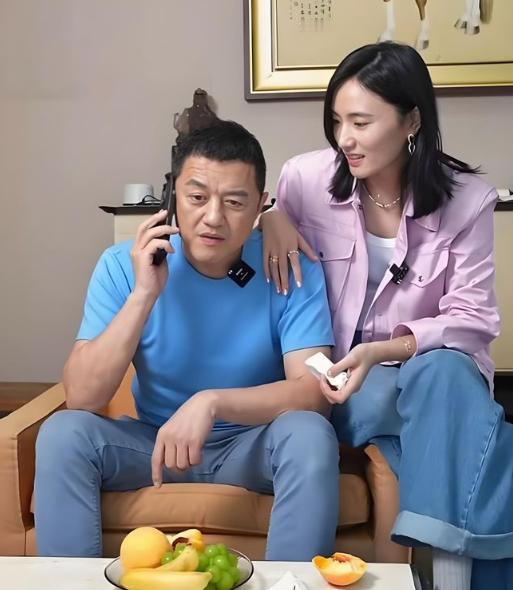 原来王菲别墅的保安早就说出了真相。昨天（10月14号），李亚鹏与海哈金喜官宣离