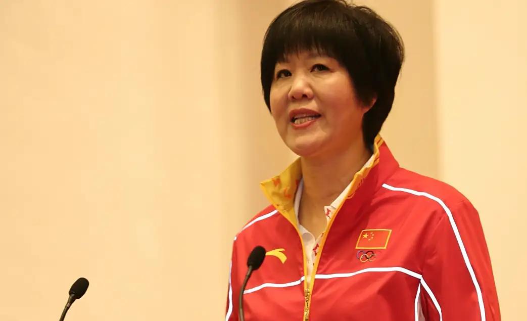 如果女排教练赵勇下课，还有谁更合适？郎平是中国女排的功勋教练，她曾带领中国女排