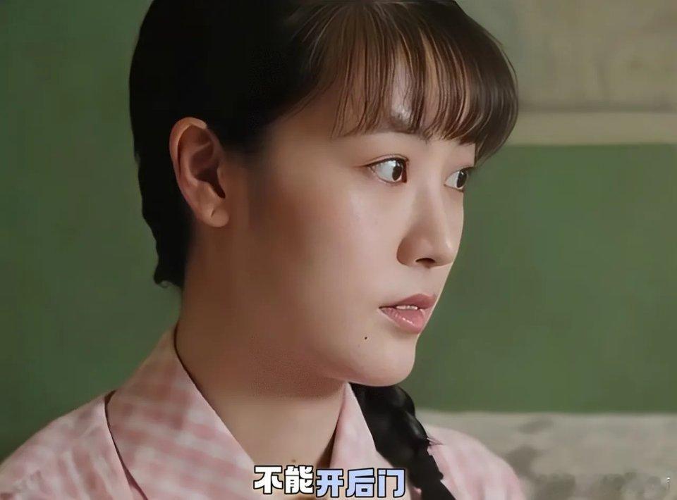 《纯真年代的爱情》里，凌漪与叶峰的婚姻，从一开始就藏着不动声色的拉扯。如愿嫁入叶