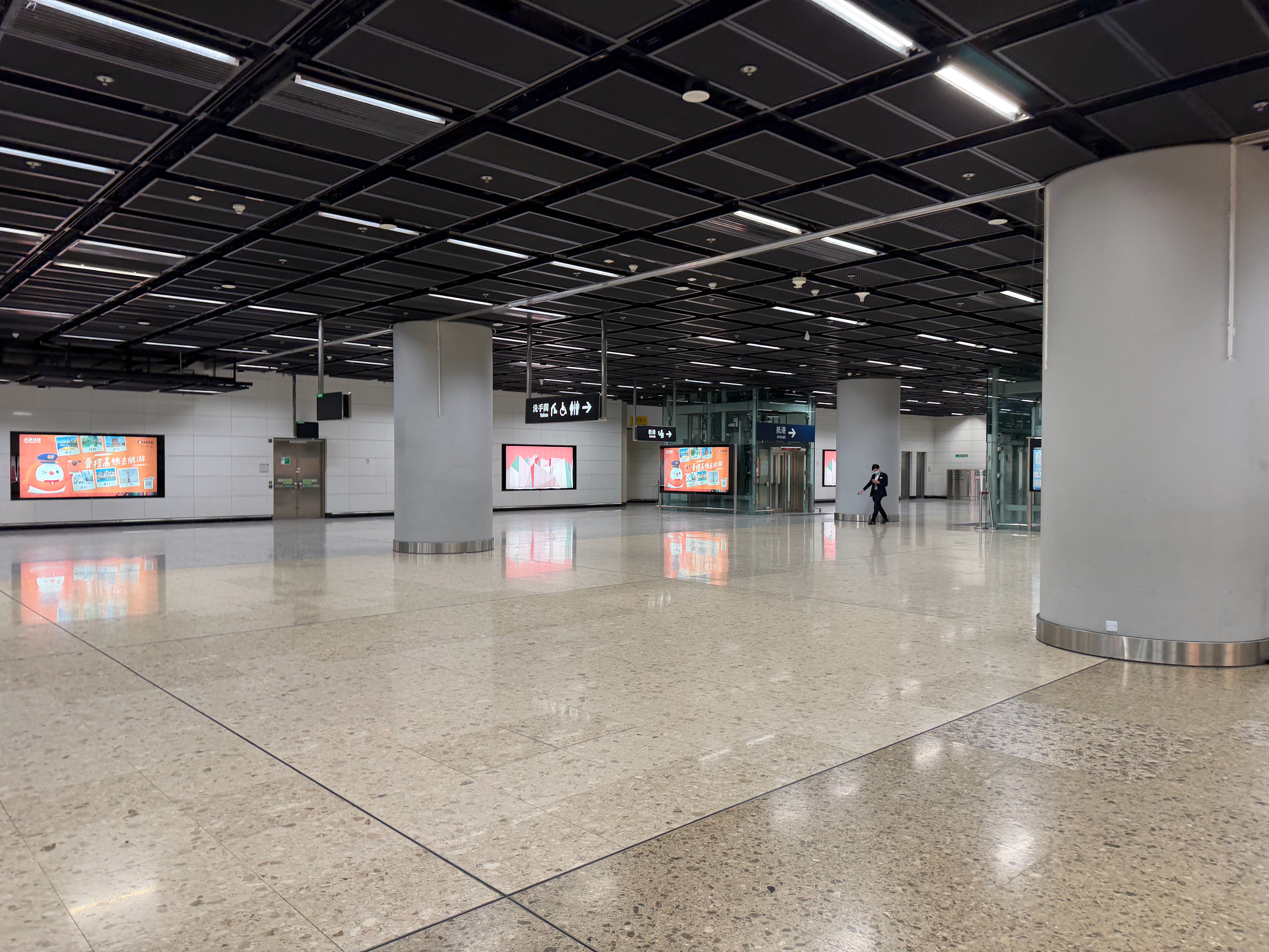 十几分钟进港。还是很方便的香港