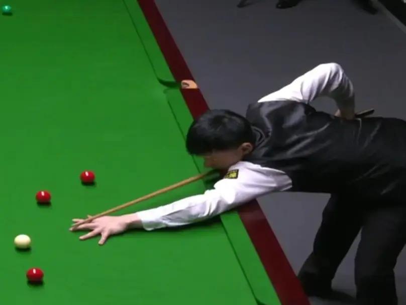 英锦赛资格赛审判日龙泽煌6：5逆转希斯科特，庞俊旭6：2大胜桑坎姆，大卫利利6：