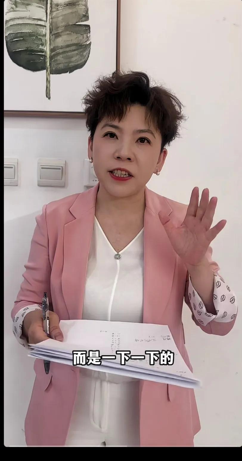从小就喜欢邓亚萍打球，退役后，我都不在观看了，这几年因为莎莎我再次去追乒乓球[赞