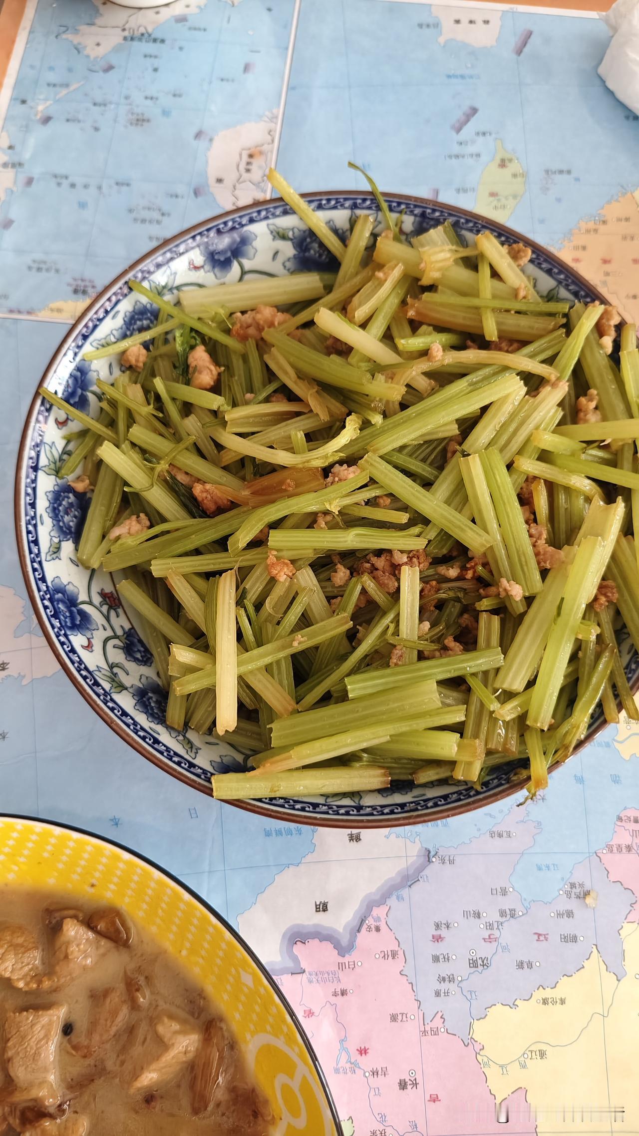 减肥真的是一场持久战，太难熬了！体重卡在61公斤原地踏步好几天，一会61，一会6