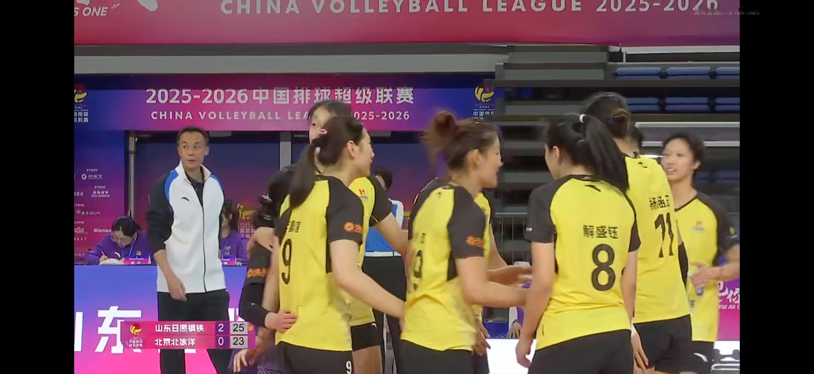 山东女排3-0战胜北京女排，取得两连胜！虽然3-0，但是三局球打得还是很焦灼的！