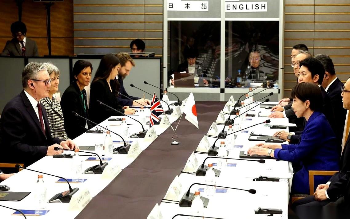 一上来就想跟人家拜把子，结果人家只回了句“咱俩关系不错”，然后……就没有然后了。