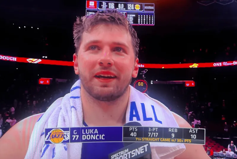 NBA常规赛湖人124-116战胜火箭。赛后湖人队球员卢卡-东契奇接受了记者