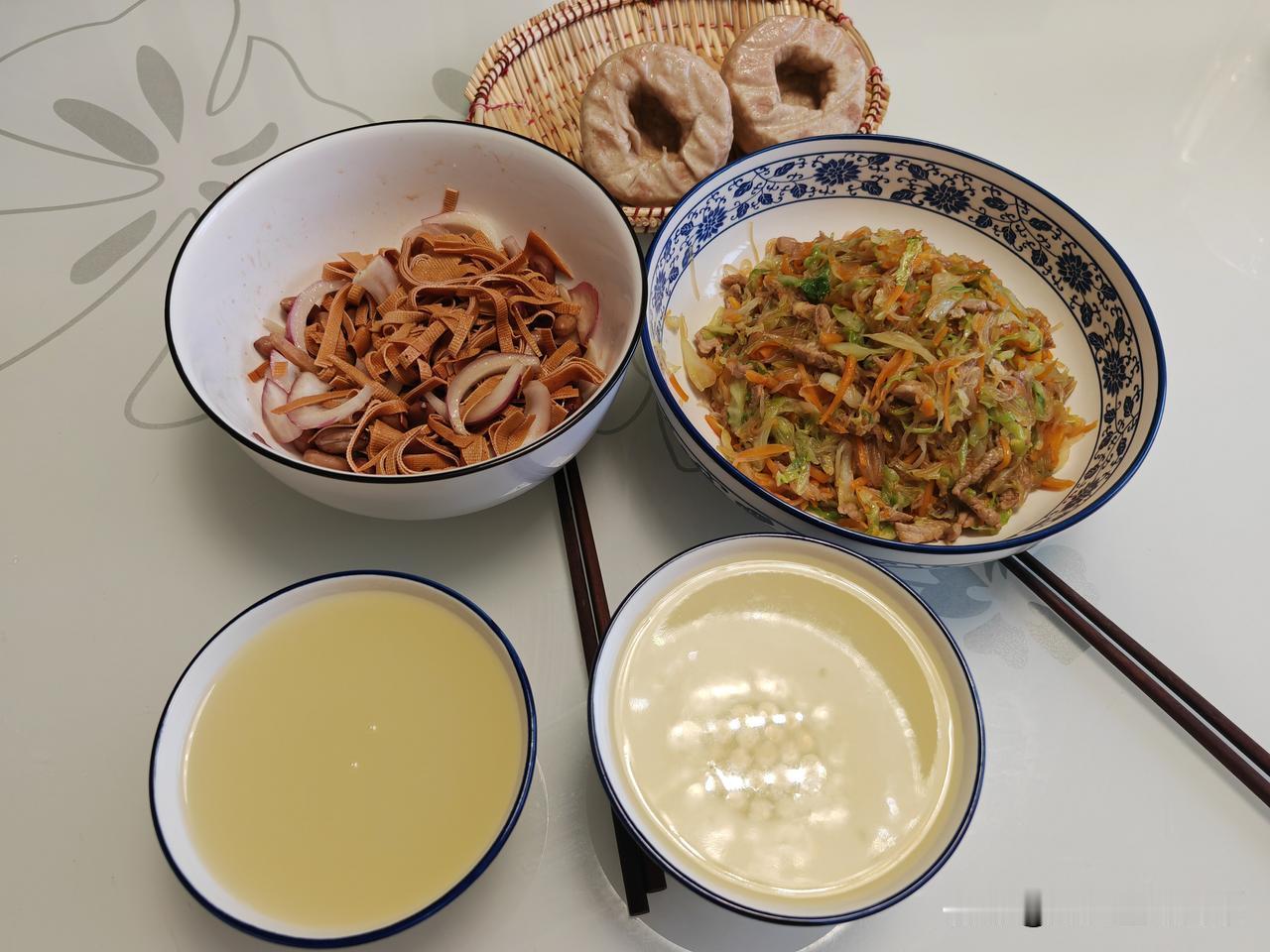 早餐吃好,还是晚餐要吃好?俗话说早餐吃好，午餐吃饱，晚餐吃少。连着这几天，
