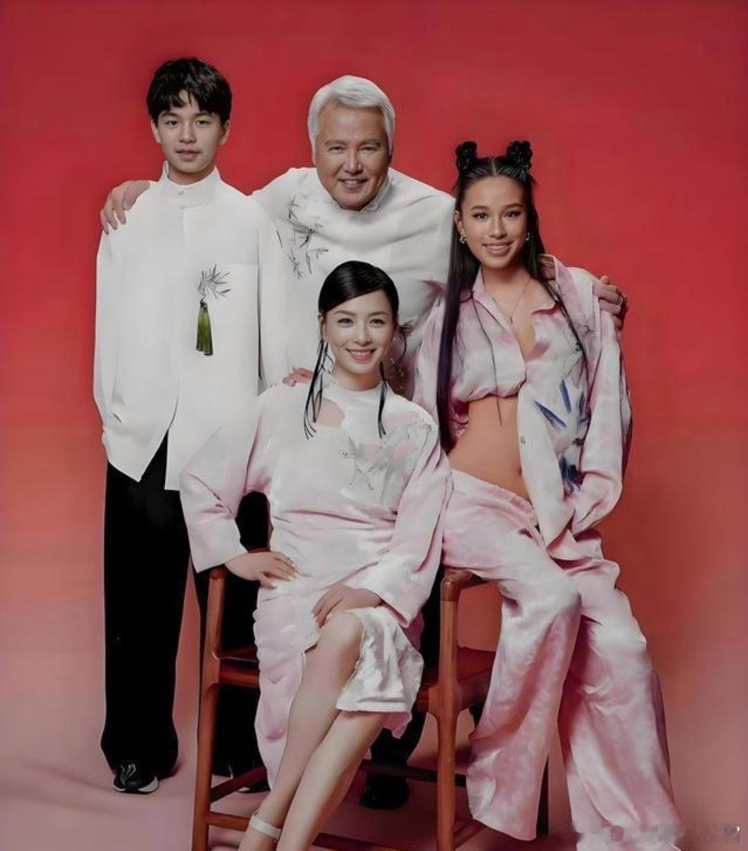 张庭把15岁女儿送到美国，当年骂她的人，现在又在感叹人家教育高级