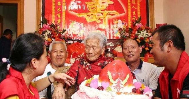 寿不能随便过，老人说：3个年龄段不宜庆祝，是哪3个年龄你知道吗？很多人第一次