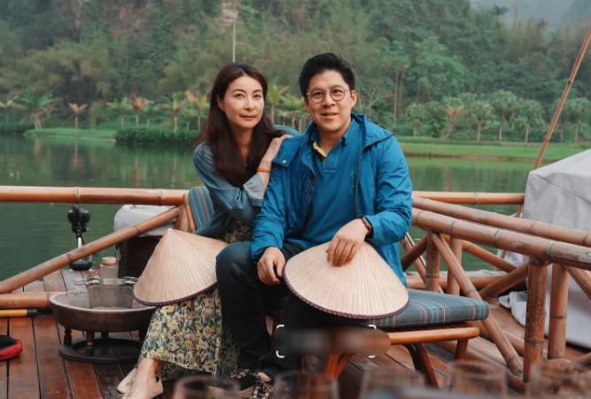 霍启刚，高调发文！4月7日，霍启刚突然在香港社媒高调发文，他大方公开分享了多