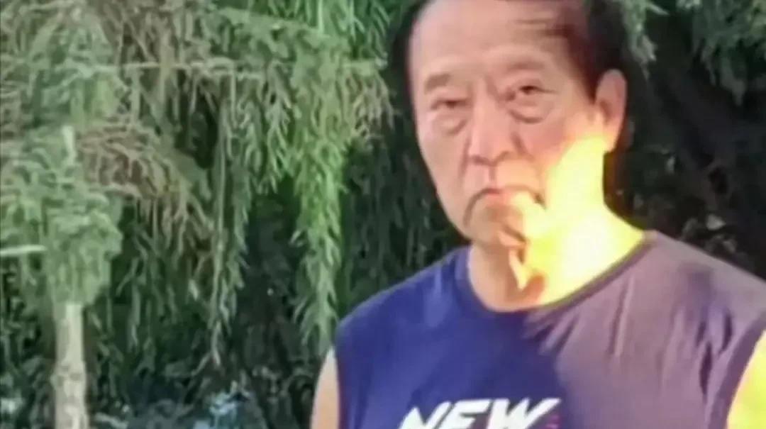 昨天刷到个直播切片真把我整破防了！看到评论区有人嚷嚷说牛群老师挤地铁被拍到了落魄