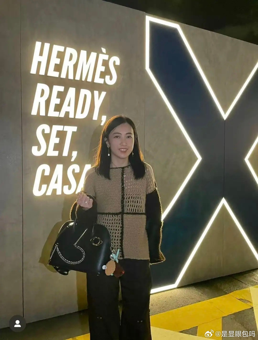甘比三代同堂看时装秀，母亲与7岁女儿出镜坐前排，刘銮雄没露脸！​​​