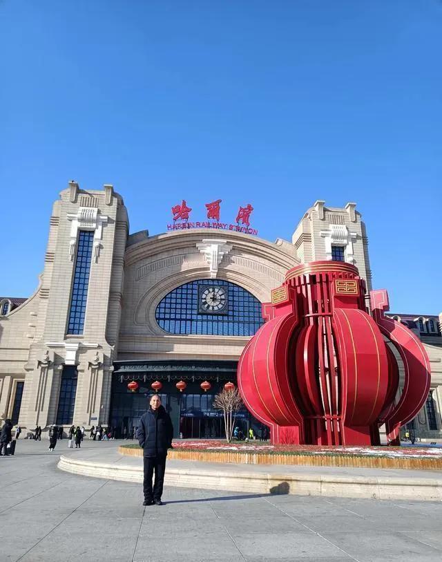 日结一天玩三天？别光看着网上的段子乐呵，这背后可是2亿年轻人的真实突围战！一