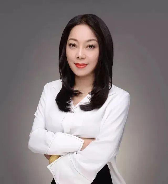 张雪这次估计要笑颜如花！原因很简单，不是他又拿奖了，而是他的伯乐，那个聪慧的