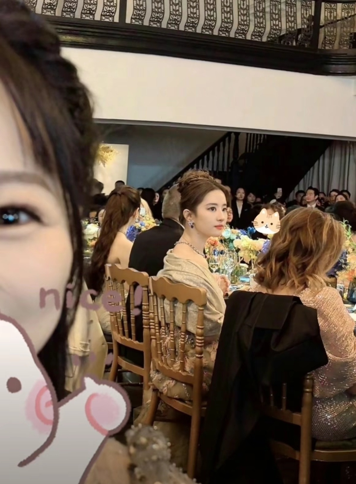 发现路人自拍里的刘亦菲...