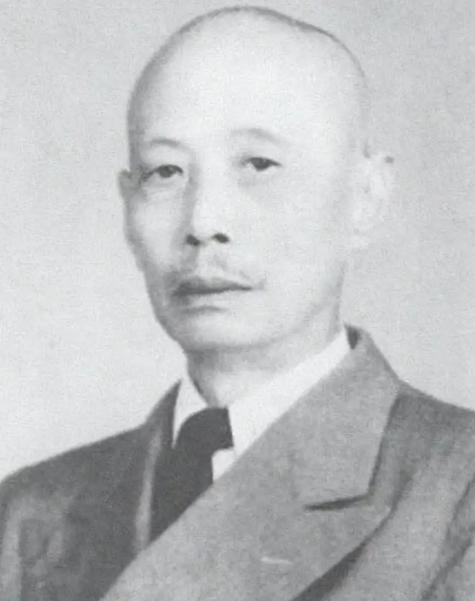 1943年5月，戴笠带着大队特务闯入国民党元老居正家中，说居正的儿媳私设电台，居