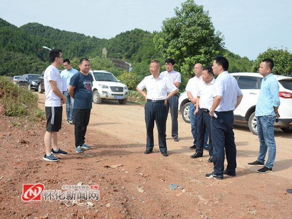 调研中,夏立庆副局长来到卢峰镇红远村,先后察看了县生活垃圾填埋场及