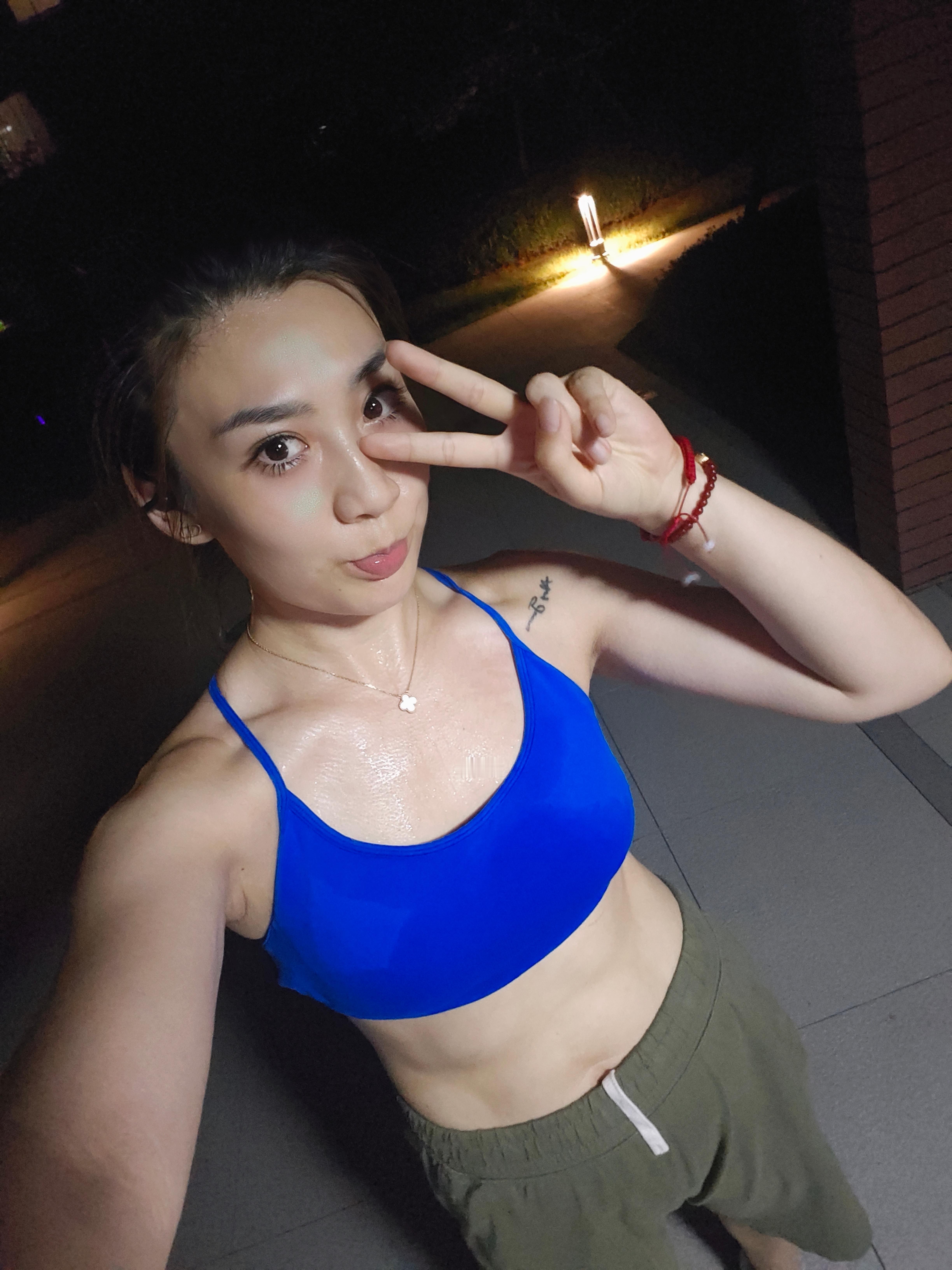这一周都在睡觉和准备睡觉中度过了。感觉累大发了，🇺🇸之行豁出去了半条命[捂嘴