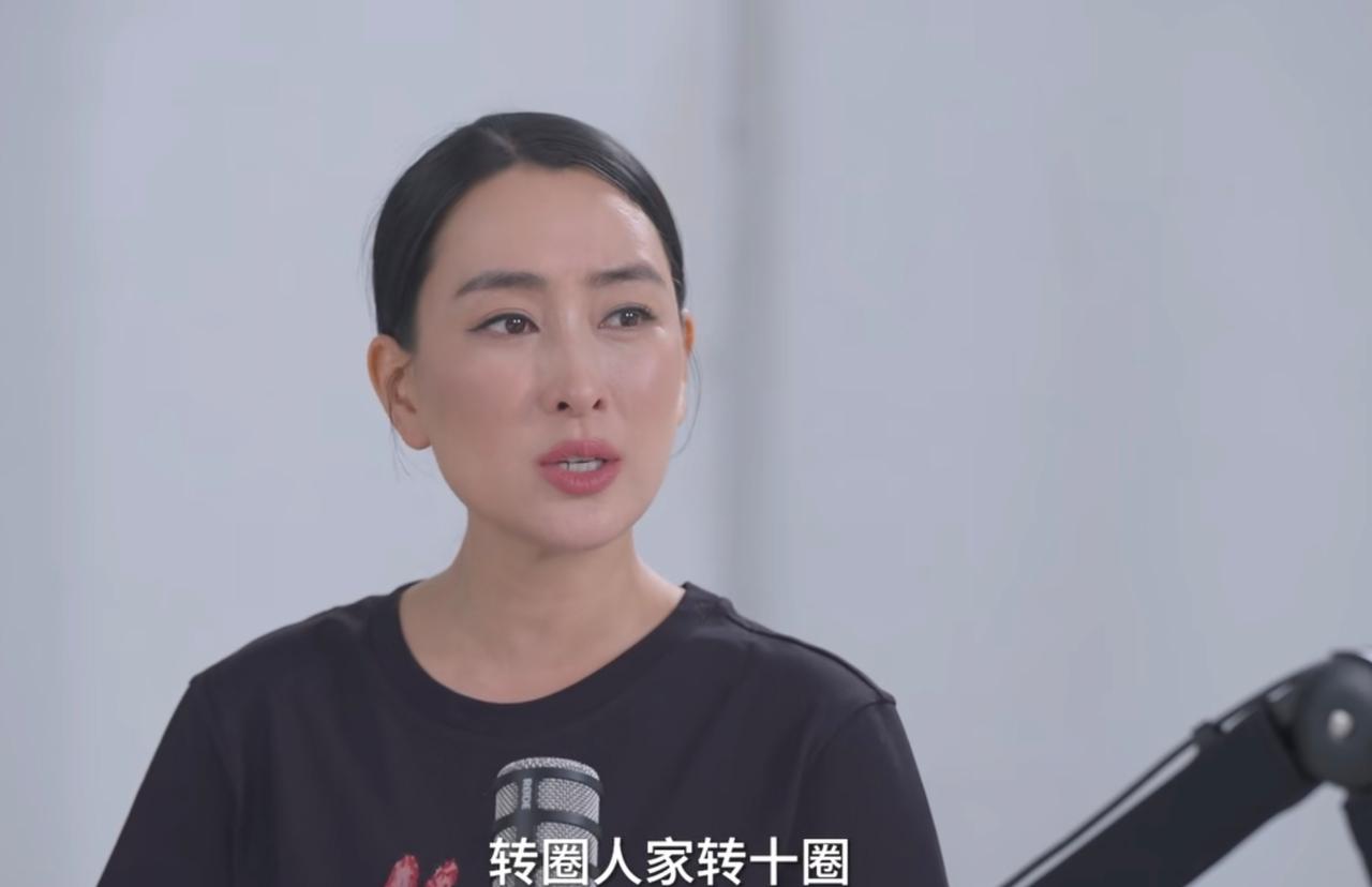 马苏说，从小练舞，别人转10圈，她就逼自己转100圈。从小妈妈对我说的一些打