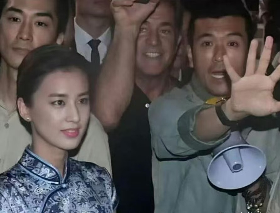 杨子当年就是舍不得离婚吧，看到这张照片我悟了