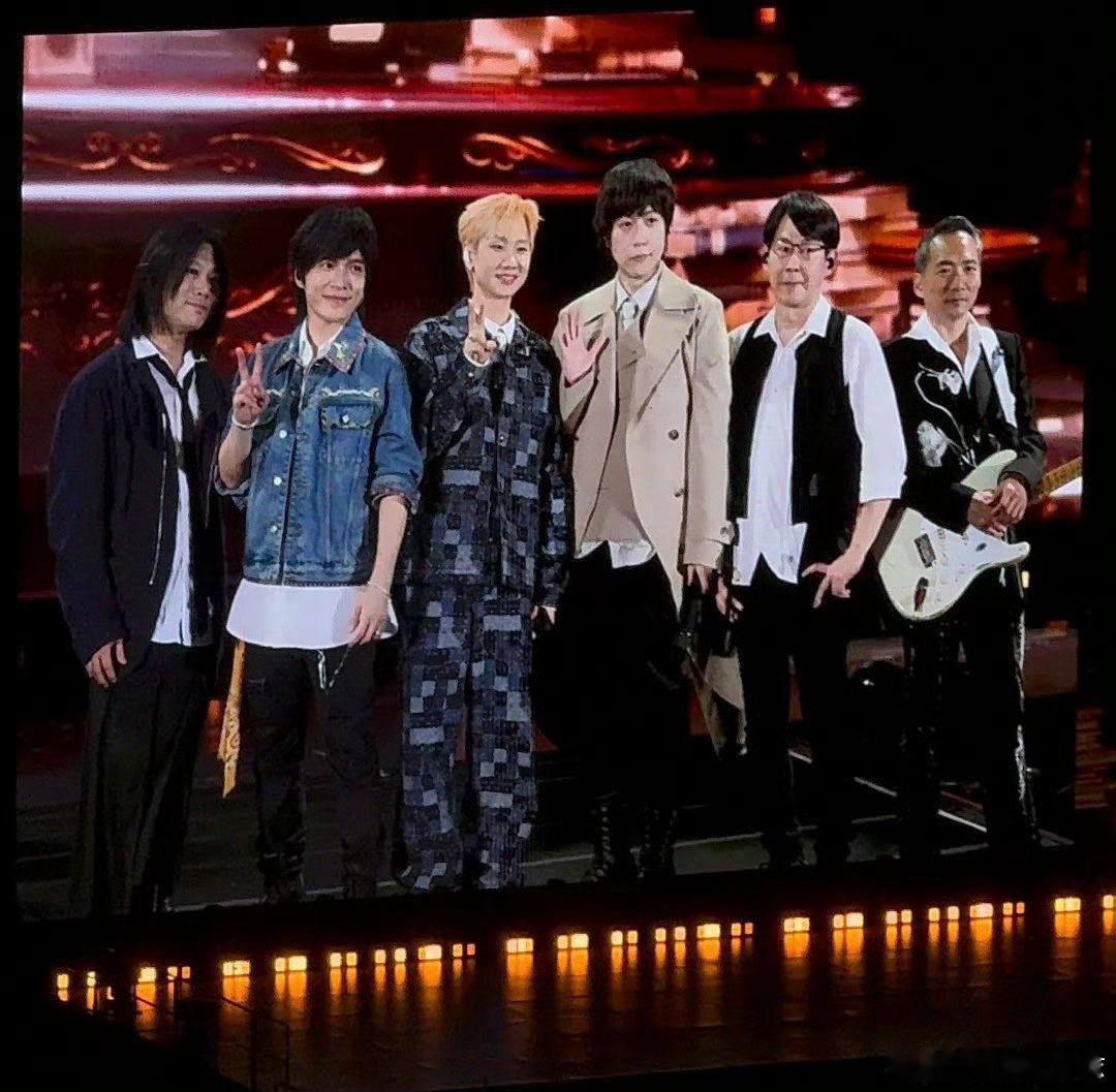 谁不爱看顶流组团五月天+汪苏泷=演唱会天花板！北京站万人合唱还不够，真是太棒了