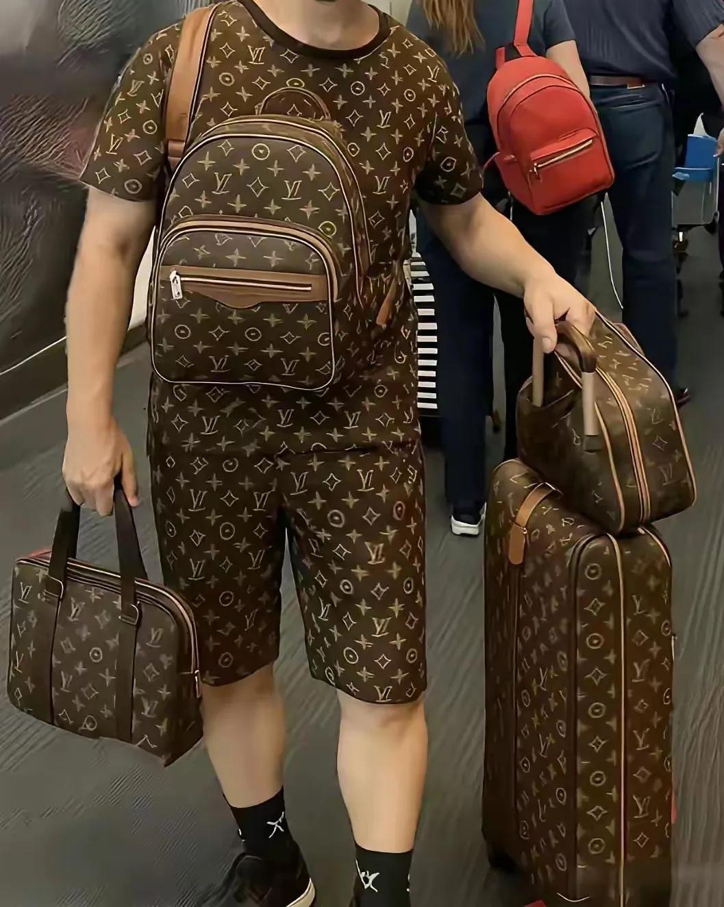 有钱人会这样穿吗？这一身的名牌是真的还是假的？大家知道什么叫“身价上亿”吗？看看