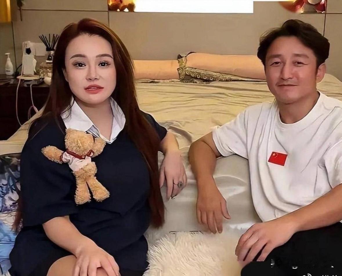 最近邹市明两口子上热搜了，就因为一个字：亏。我给你们捋捋这笔账：他打拳攒