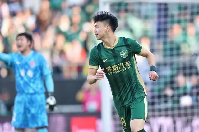 浙江队王钰栋当选2025中超最佳青年球员。中超11球5助攻，射手榜前十里唯一的国