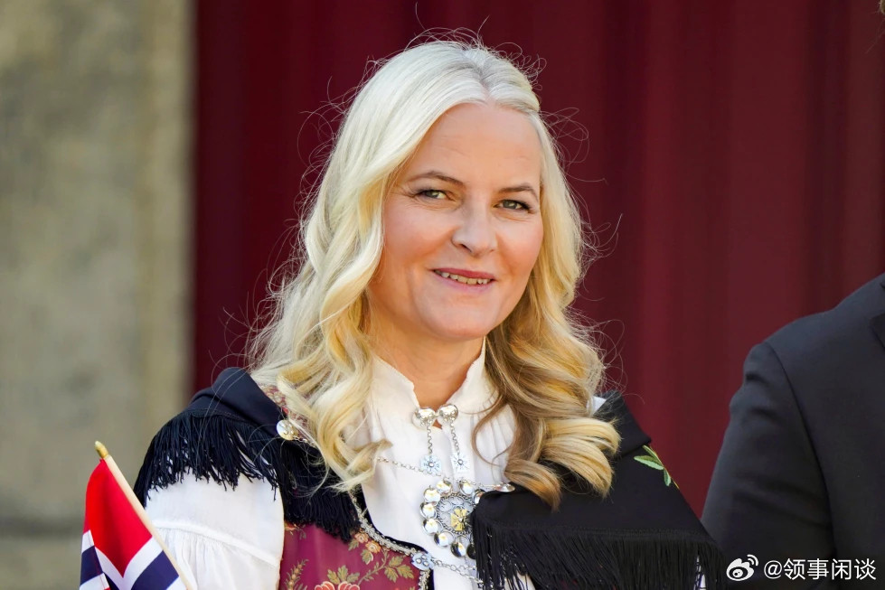 【挪威王储妃首次谈及与爱泼斯坦的关系】[西方“文明”世界真相]（美联社）——挪