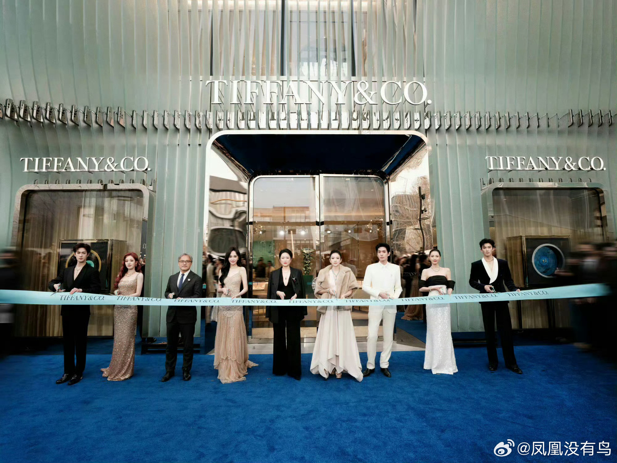 唐嫣粉丝和张若昀粉丝因为昨天Tiffany站位吵起来了