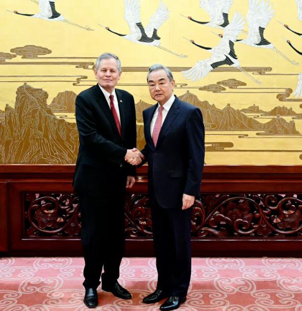 局势迎来重磅拐点！5月7日，特朗普上任后首个美国国会代表团专程访华，王毅在北京亲
