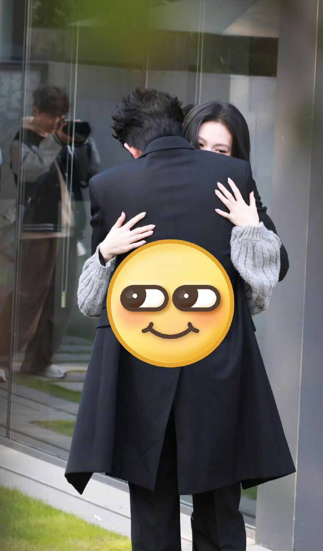 敖瑞鹏太平洋宽肩，在拥抱之下显得更宽了，不敢想象这是多踏实的怀抱🤓