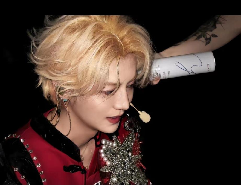 鹿晗凌晨发问：红色是什么？三句答案藏满热爱，官宣新代言太戳心今早