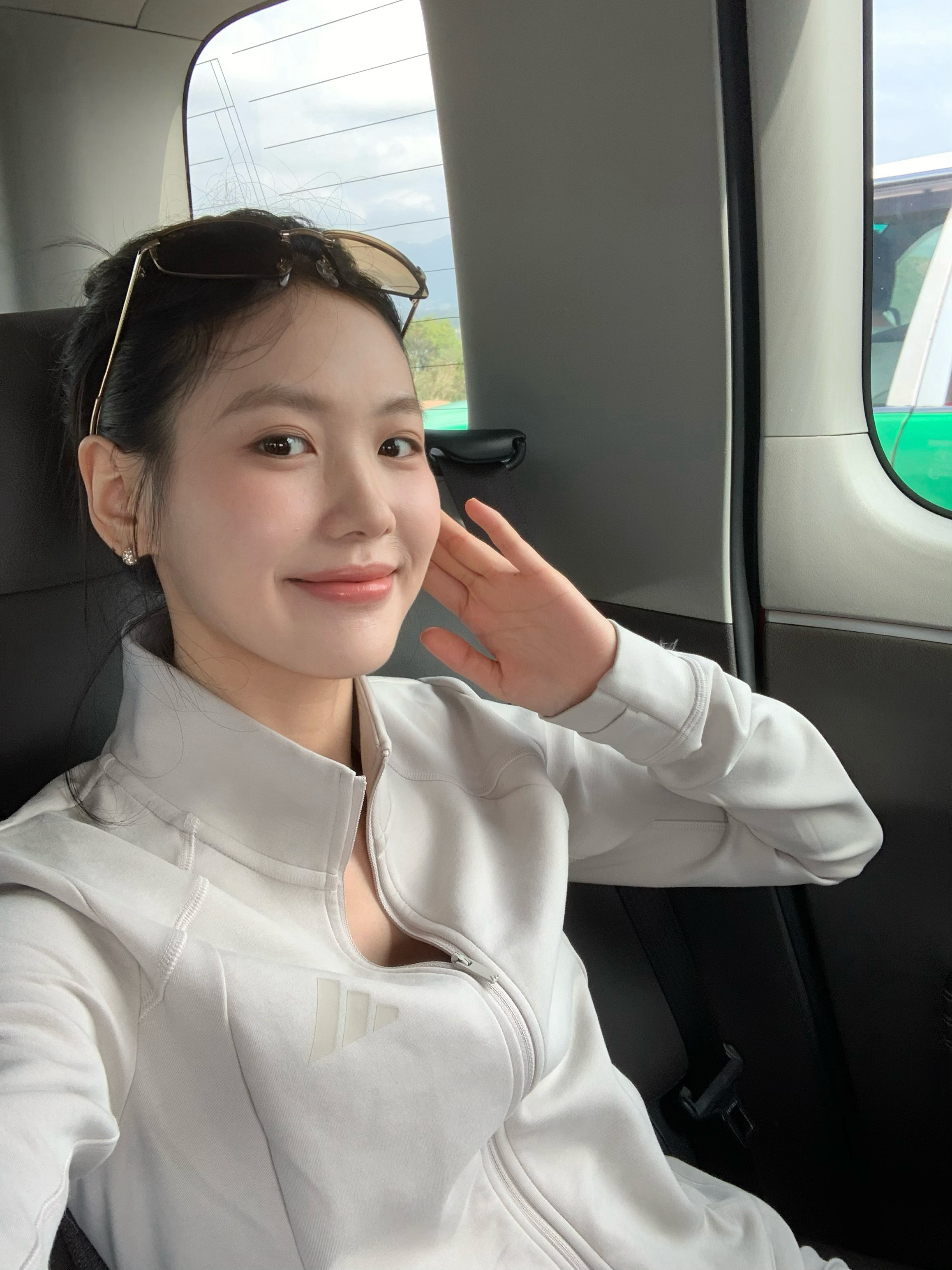 自拍嘛挤挤还是有的:-）快乐昕球