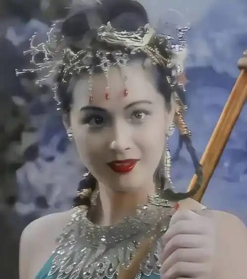 张青——绝色龙女张青在86版《西游记》中饰演碧波潭万圣公主一角，那颜值真的称