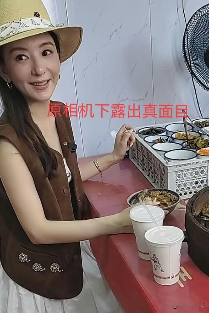 这次方媛可是给郭富城丢人了她回老家被拍发到网上没有修图的照片都不如普通人