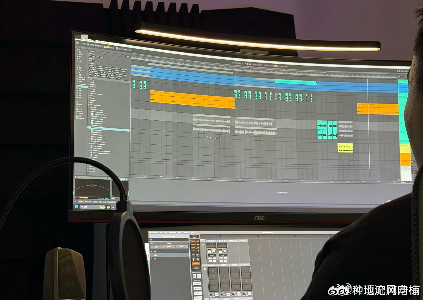 何浩楠专心搞音乐中～[抱抱][抱抱]​​​