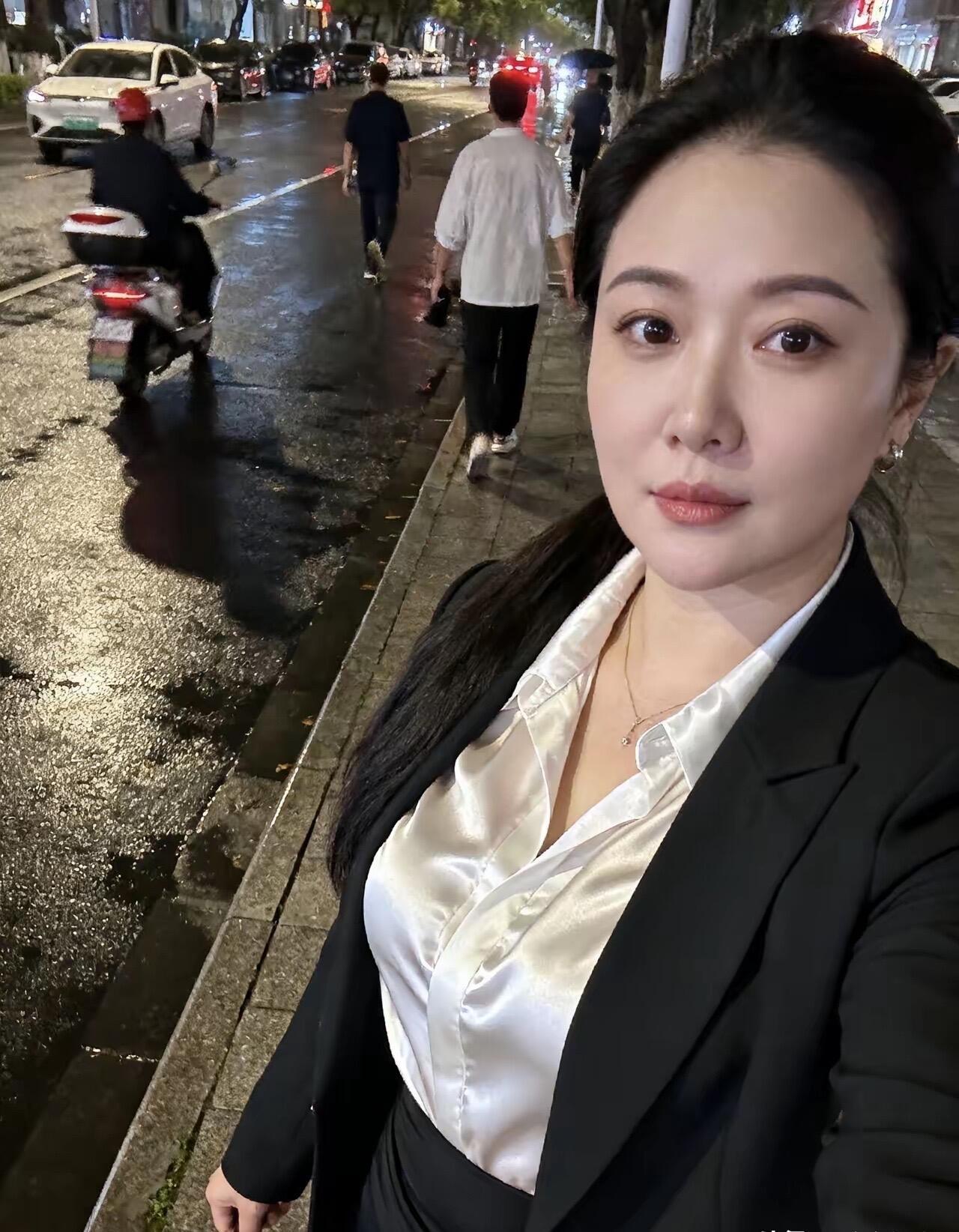 这样的美女，要是真实存在的该多好，多好！