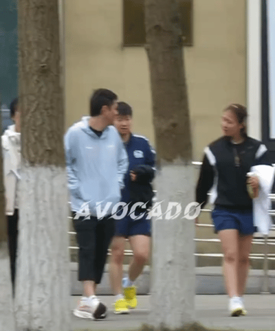 3.23日，莎莎和coco一起下训，师徒边走边聊，很开心。这几天经常看到莎莎