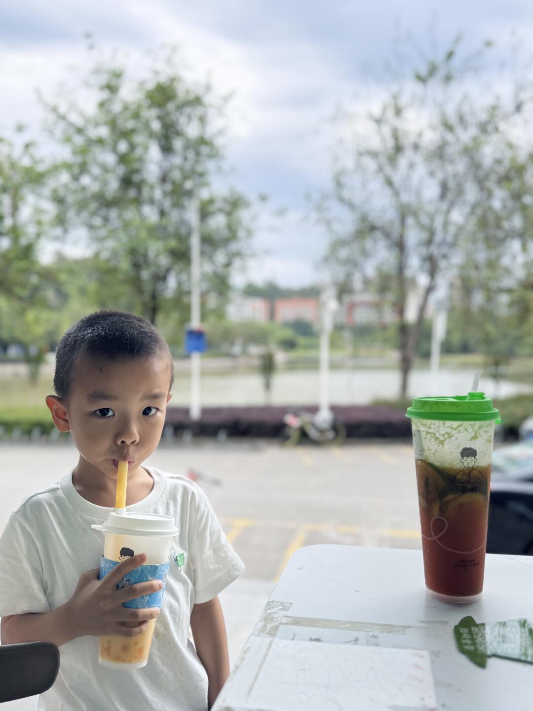 突然觉得要尽可能多让孩子体验零食