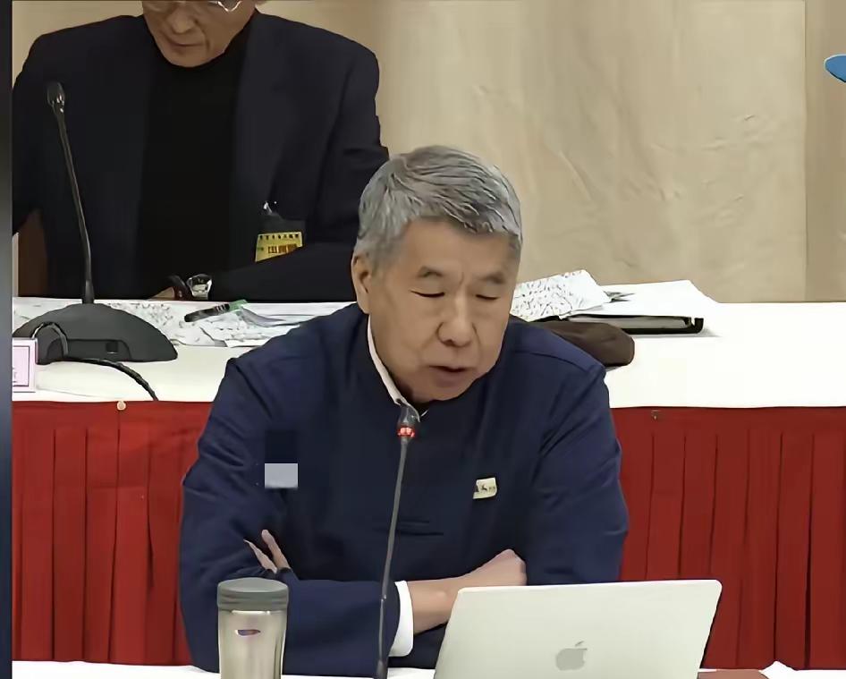 张亚中打了一个很恰当的比喻，他说“弹劾案”就是“照妖镜”，照妖镜杀不死妖精但能把