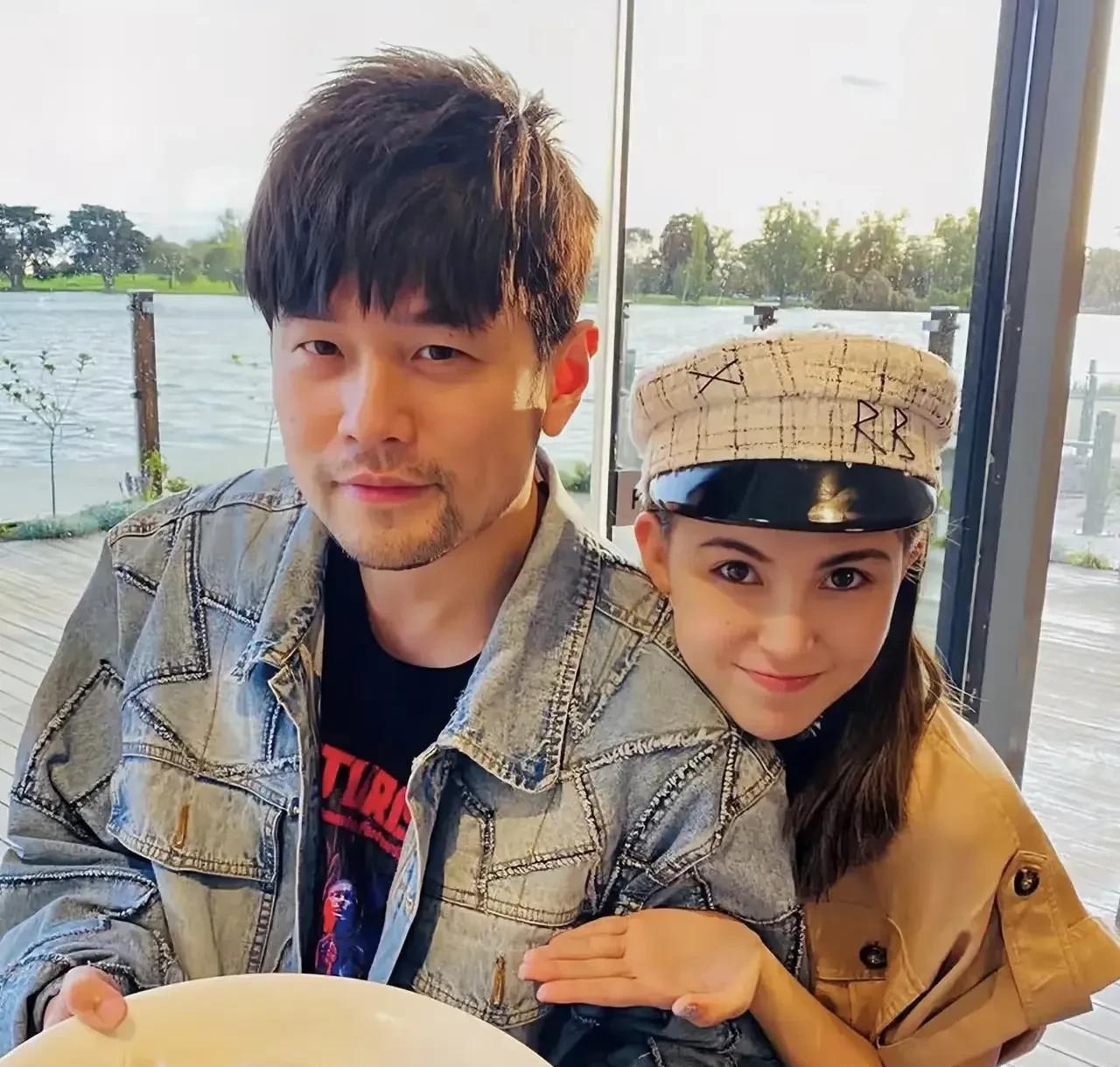 昆凌的性格乖巧气质端庄说话温柔，注重家庭生活，能满足周杰伦的大男子主义和控制欲。